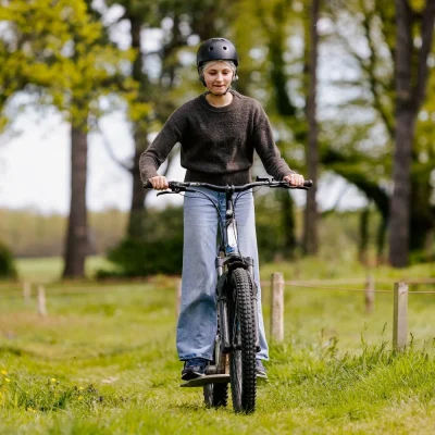 Trottinette électrique Etretat Aventure Juliette Banville